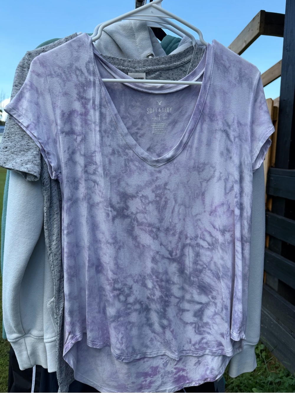 American Eagle Outfitters Lavender Tie-Dye V-Neck Short Sleeve Top